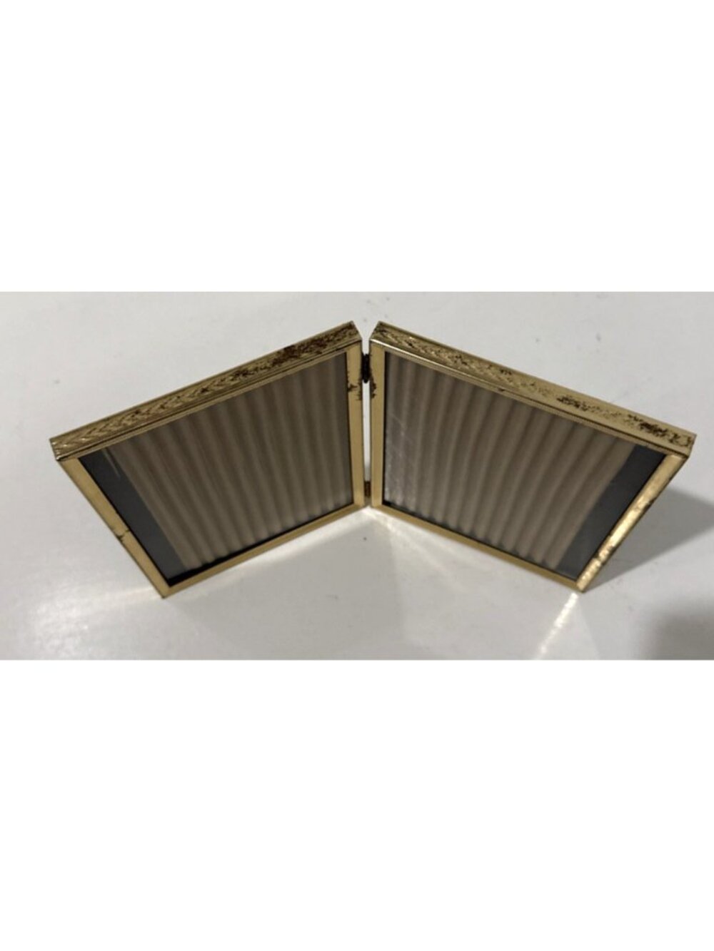 Vintage MCM Ornate Gold Tone Metal Bi-Fold Double Hinged Picture Frame 5"x7" - Picture 2 of 6